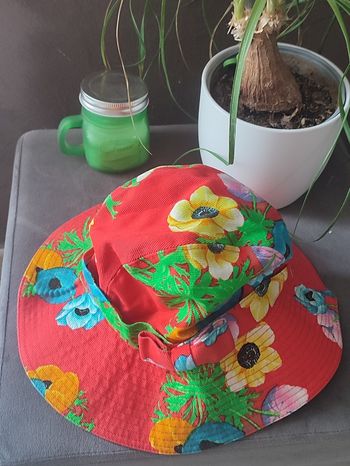 Chapeau toile fleurie