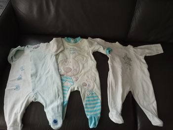 3 pyjamas bébés 