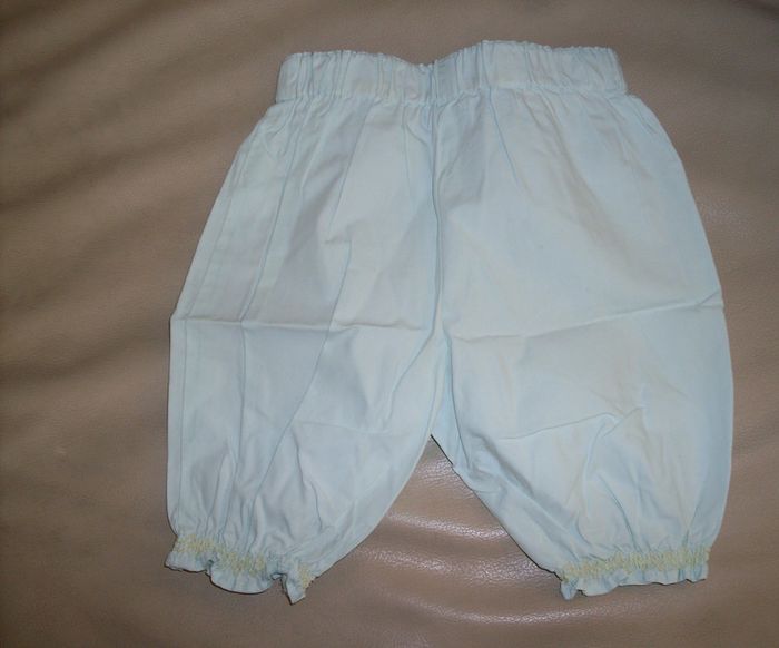 pantacourt fin 12 mois en très bon état - photo numéro 2