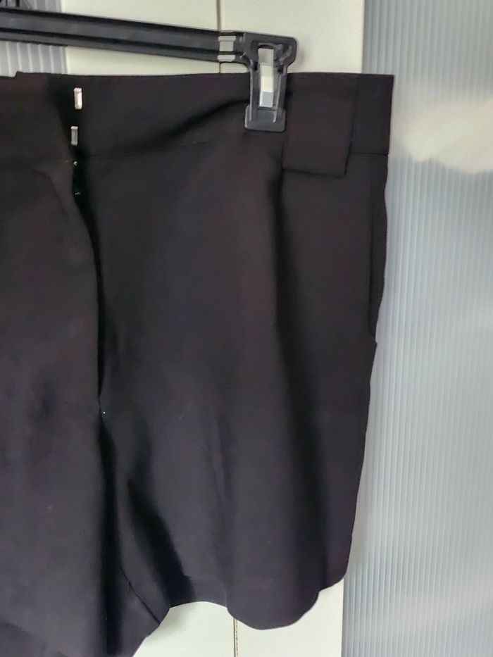 Short femme taille 44 - photo numéro 3