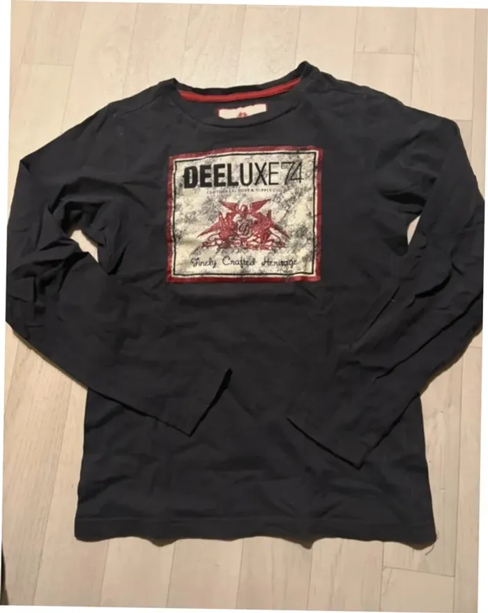T-shirt bleu marine manches longues deeluxe très bon état 12 ans