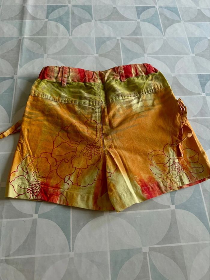 Short fille - 3 pommes - 5 ans - en très bon état - photo numéro 2