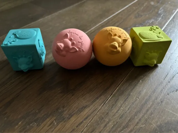 Lot de 4 jouets sensoriels Sophie la girafe tbe