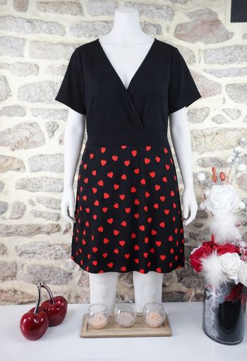 Robe battement de cœurs noir et rouge Femme taille 54 marque Boohoo 🌺