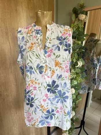 Très belle blouse fleurie en coton et lin sans manches femme