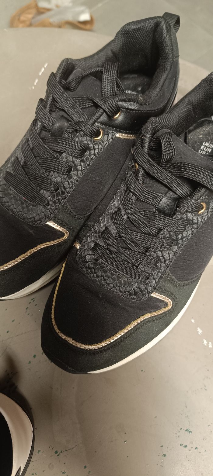 2 paires de baskets Femme en bon état général 37 et 38 - photo numéro 3