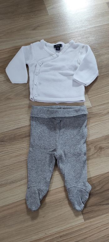 Ensemble brassière et pantalon à pieds