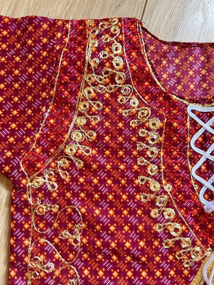 Robe traditionnelle brodée 4-6 ans neuve - photo numéro 6