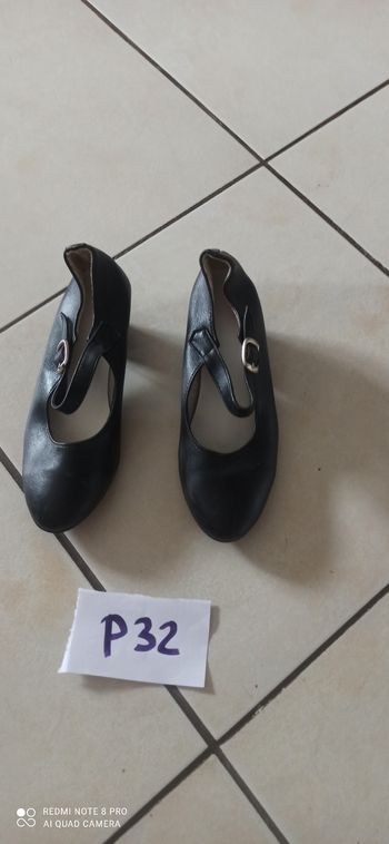 Chaussures noires a talons p 32