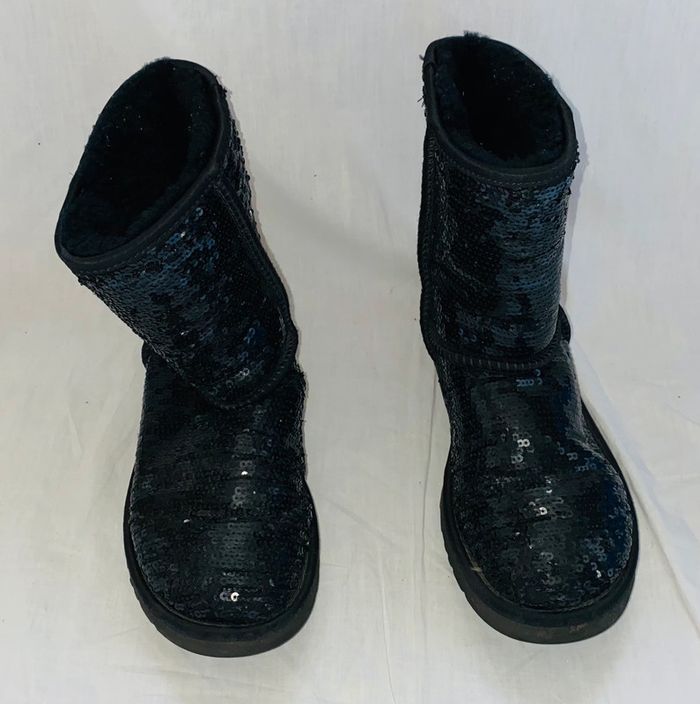 Ugg à sequins noires taille 36 bon état général valeur 190 euros - photo numéro 2