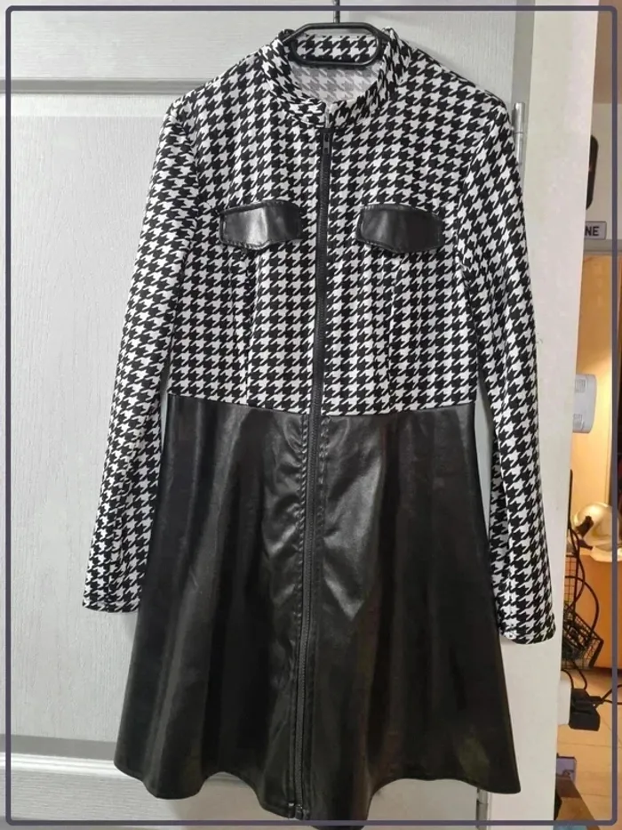 Robe noire et blanche