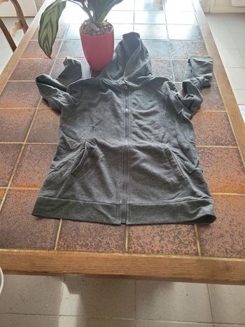 Veste zippée à capuche