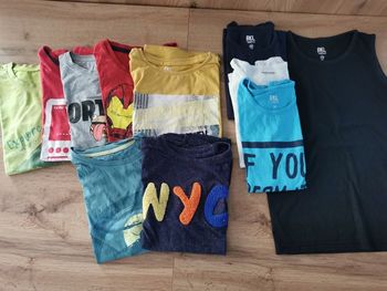 Lot de tee-shirts et shorts