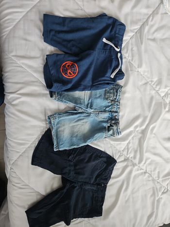 Lot 3 shorts taille 5ans