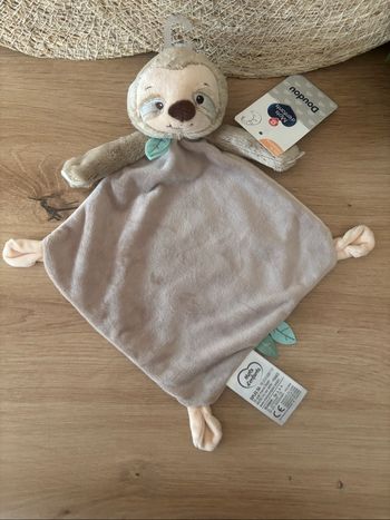 Neuf doudou plat paresseux beige mots d’enfants