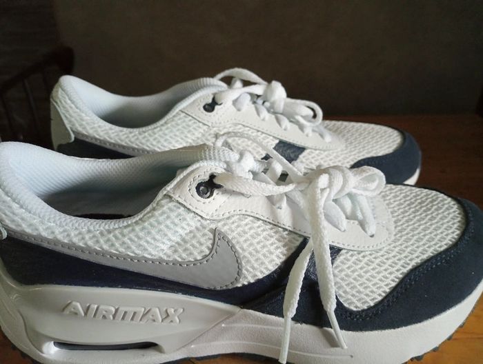 Baskets Nike Air max systm (GS) neuves 38