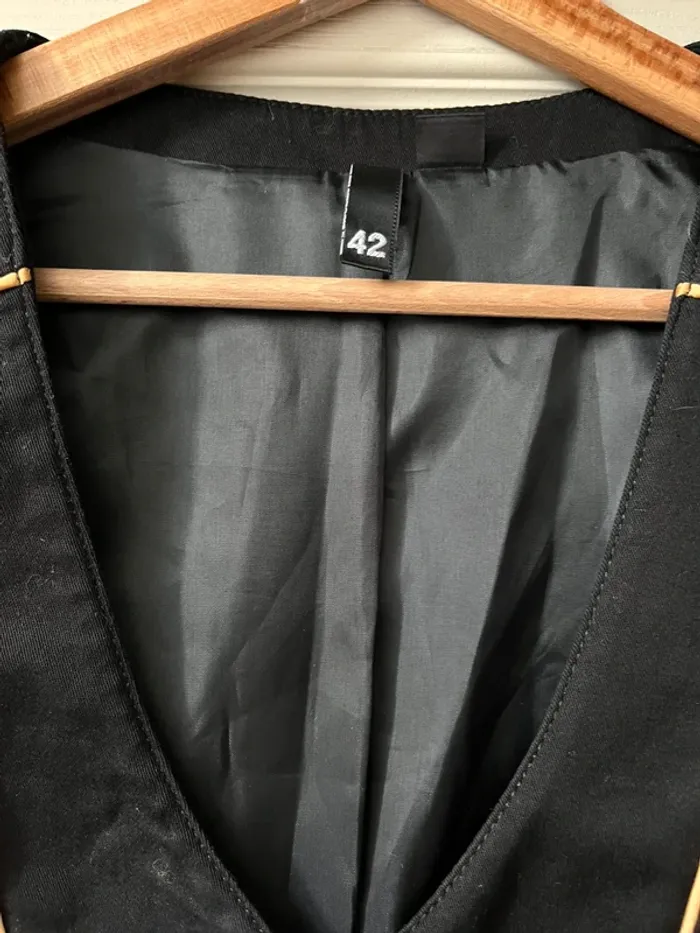 Veston noir et brodé noir / Vintage HM , très bon état / taille 42 - photo numéro 4