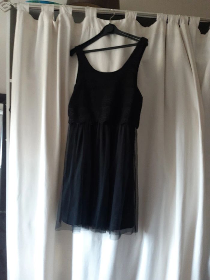 Robe de soirée noire en dentelle et voile
