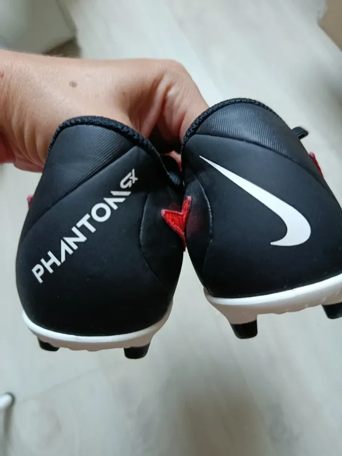 Crampon football Nike phantom pointure 36,5 - photo numéro 4