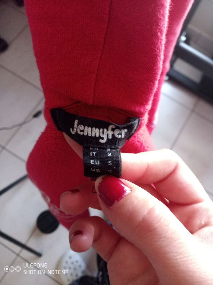 Gilet à capuche fin rouge - photo numéro 4