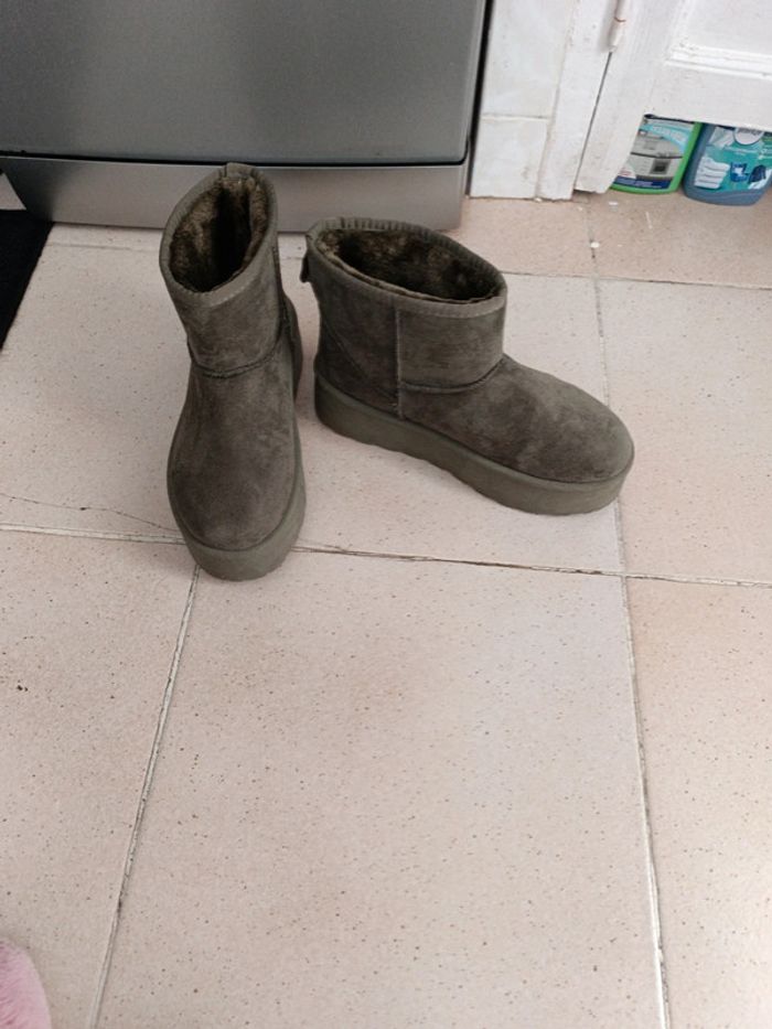 Belle paire de boots fourrées 39