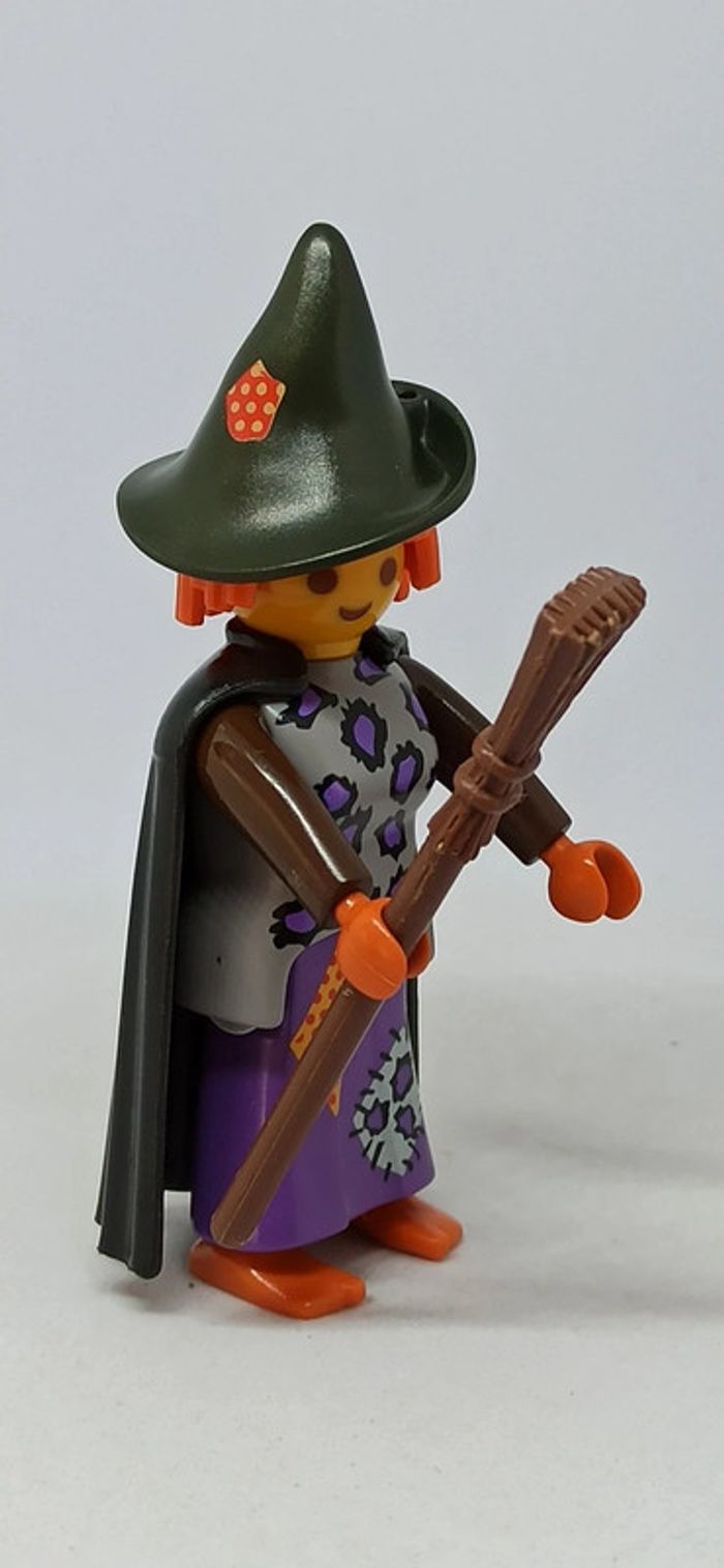 Femme sorcière avec cape noire et balai marron playmobil - photo numéro 5