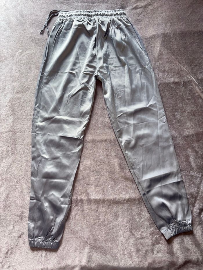 Pantalon gris argenté femme Jean Louis François taille M en très bon état. Effet satiné - photo numéro 8