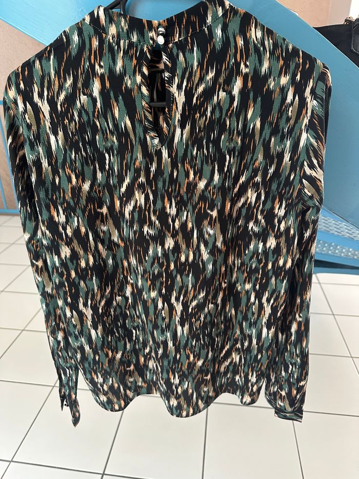 blouse / haut manches longues ONLY imprimé sauvage taille 34 NEUF - photo numéro 3