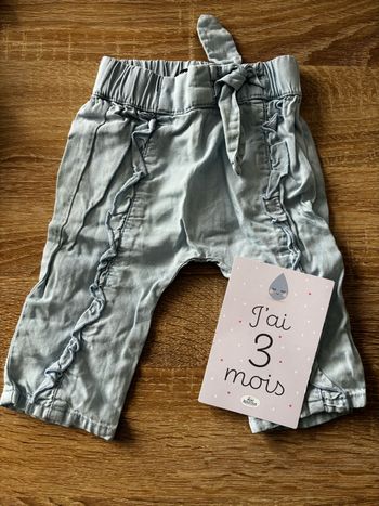 Pantalon en jean KIABI t.3mois