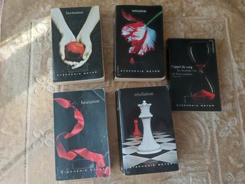 livres de Stéphenie Meyer , tome 1, 2 ,3,4,5
