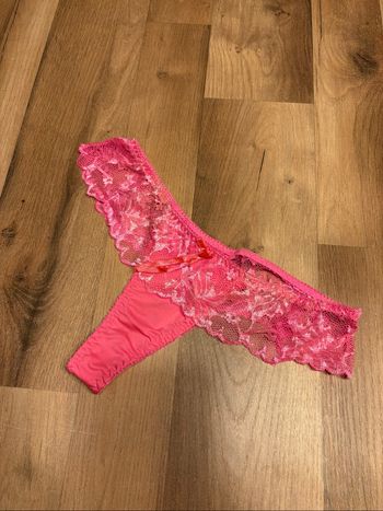 Joli string rose