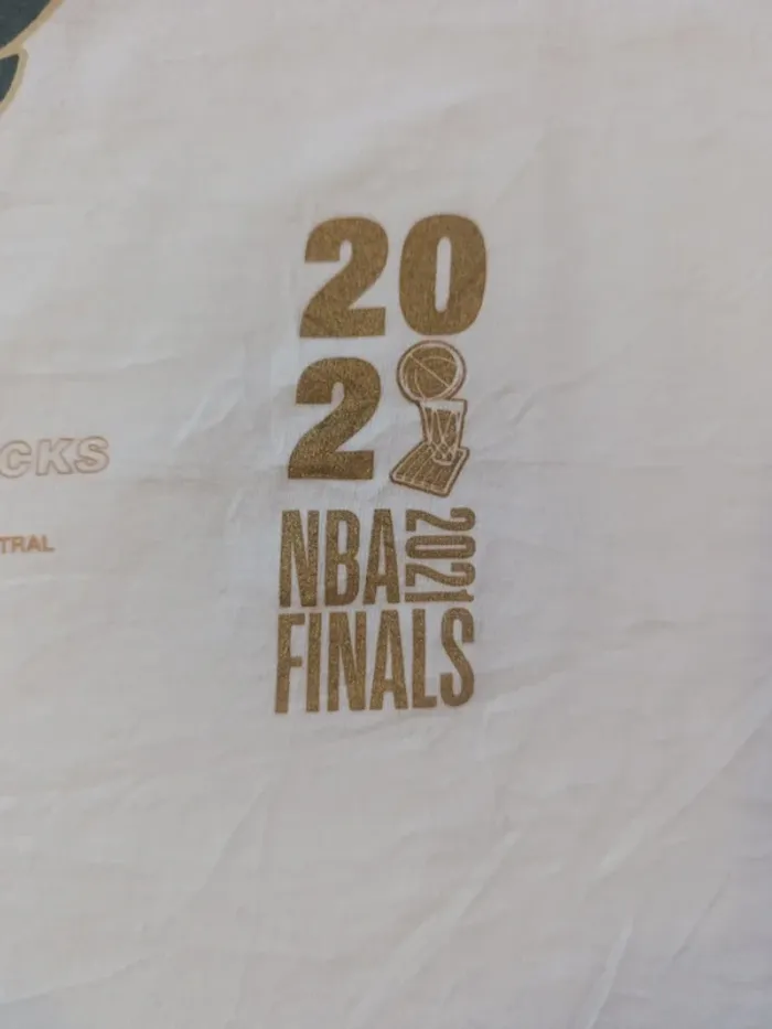 T-shirt NBA Milwaukee bucks 2021 champions nike tee M - photo numéro 3