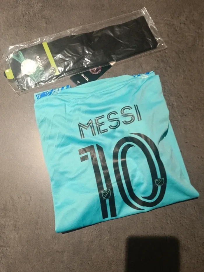 Tenue foot Léo Messi Inter Miami bleu. T.28 - photo numéro 4