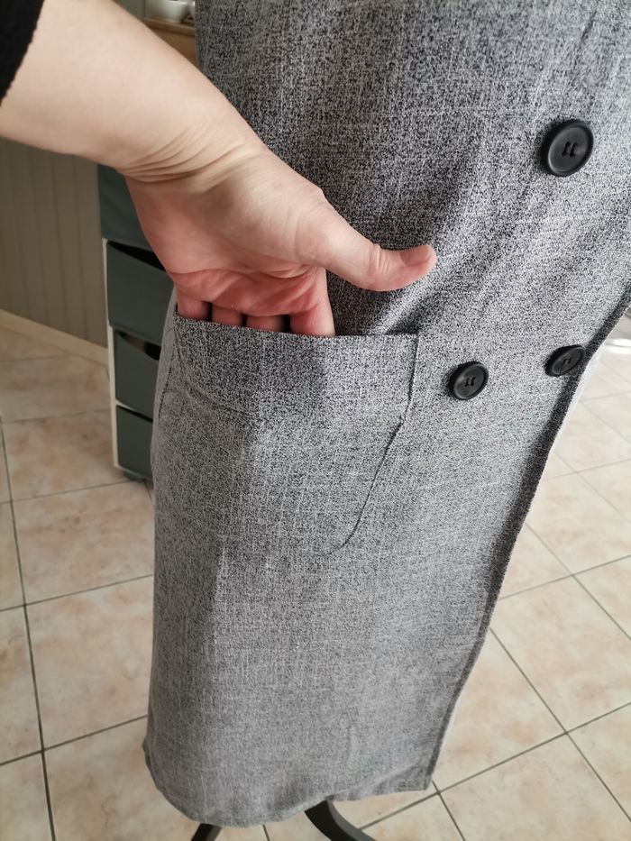 Robe droite neuve T36.38. - photo numéro 4