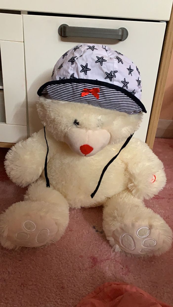 Joli chapeau style marin avec petit noeud rouge taille 9 / 12 mois