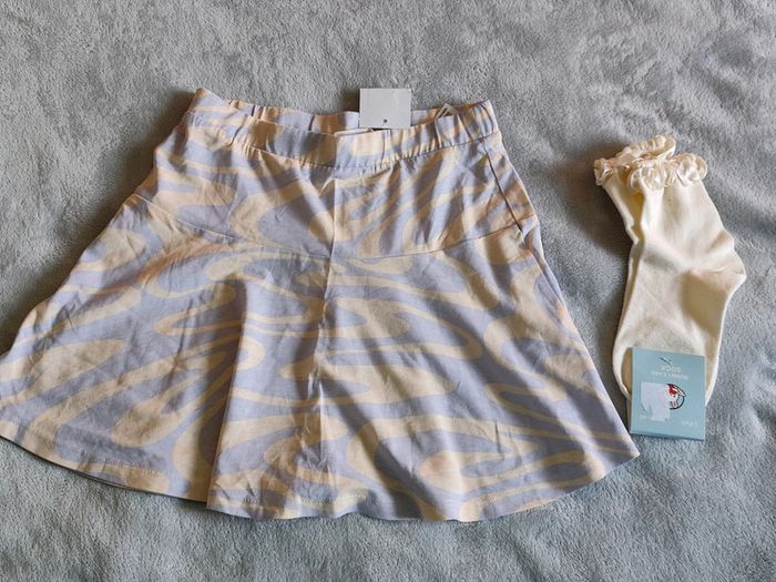 Jupe et chaussettes 9/10 ans