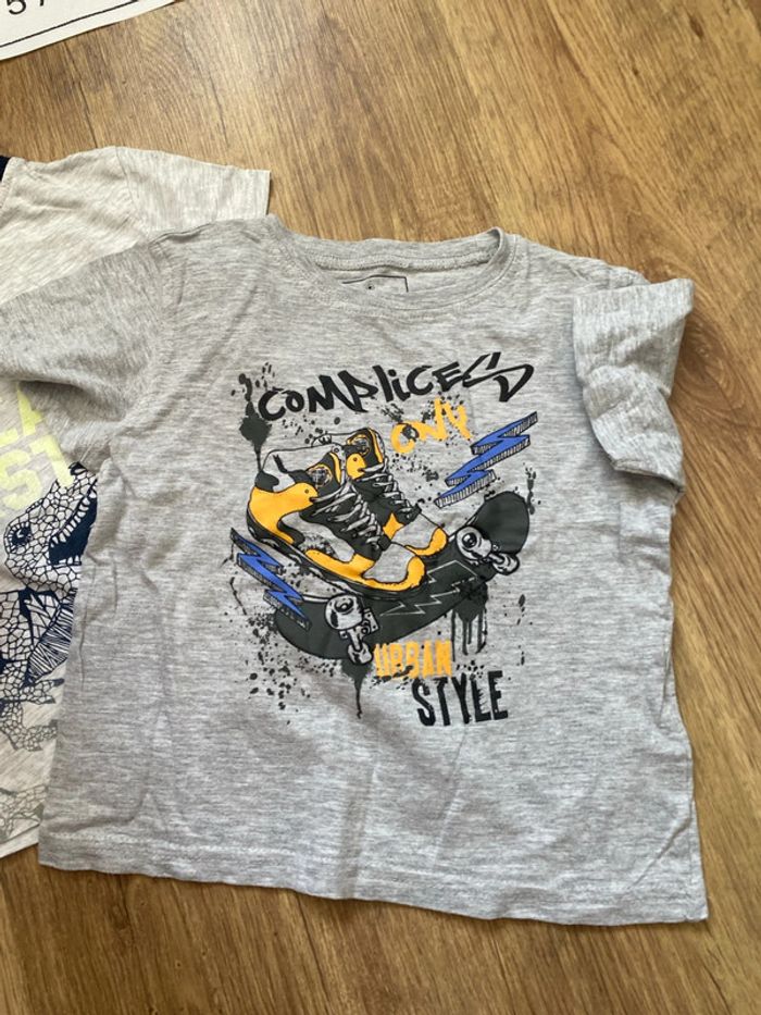 Lot t shirts 5 ans ete - photo numéro 2