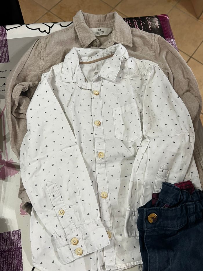 LOT DE VÊTEMENTS GARÇON 5 ANS - photo numéro 2