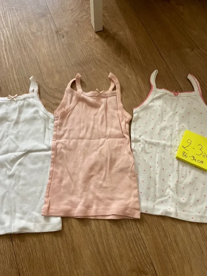 Lot 3 t-shirt débardeurs - photo numéro 3