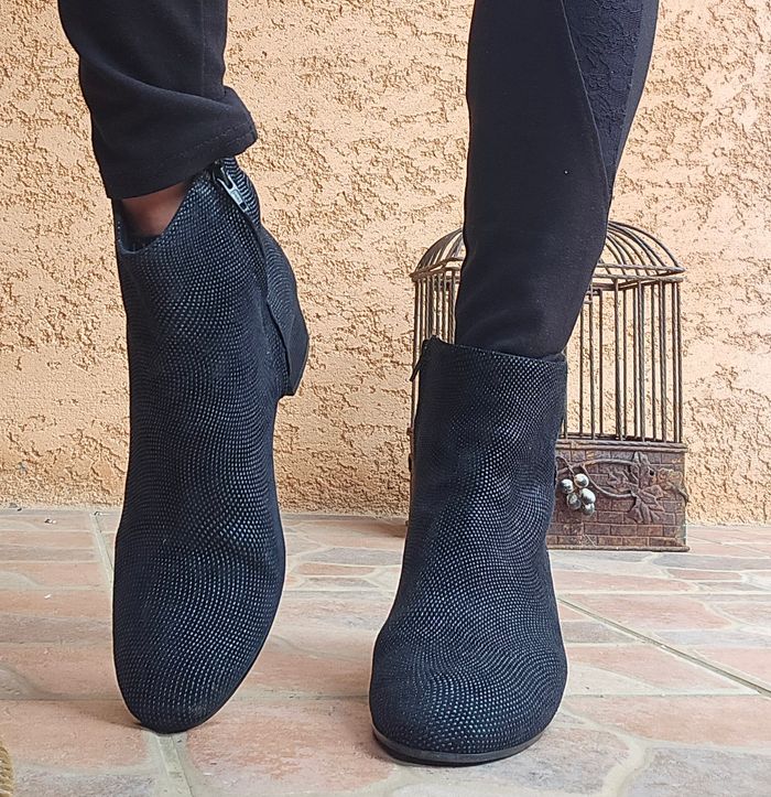 📌 Bottines en Cuir Elégantes avec Détails Accessoire Diffusion - photo numéro 3