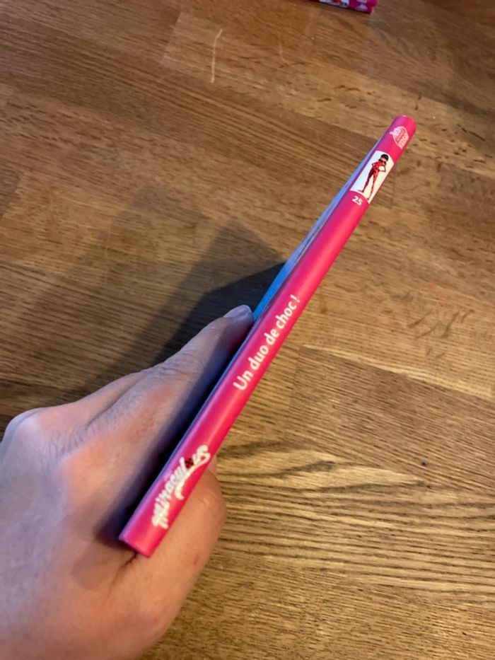 Livre La bibliothèque Rose Miraculous Un Duo de choc ! Numéro 25 - photo numéro 2