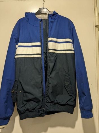 Manteau matelassé Kiabi bleu et blanc. Taille S