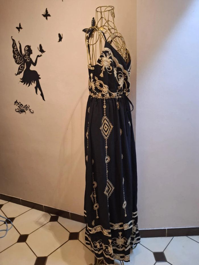 Robe longue noire brodée - photo numéro 3