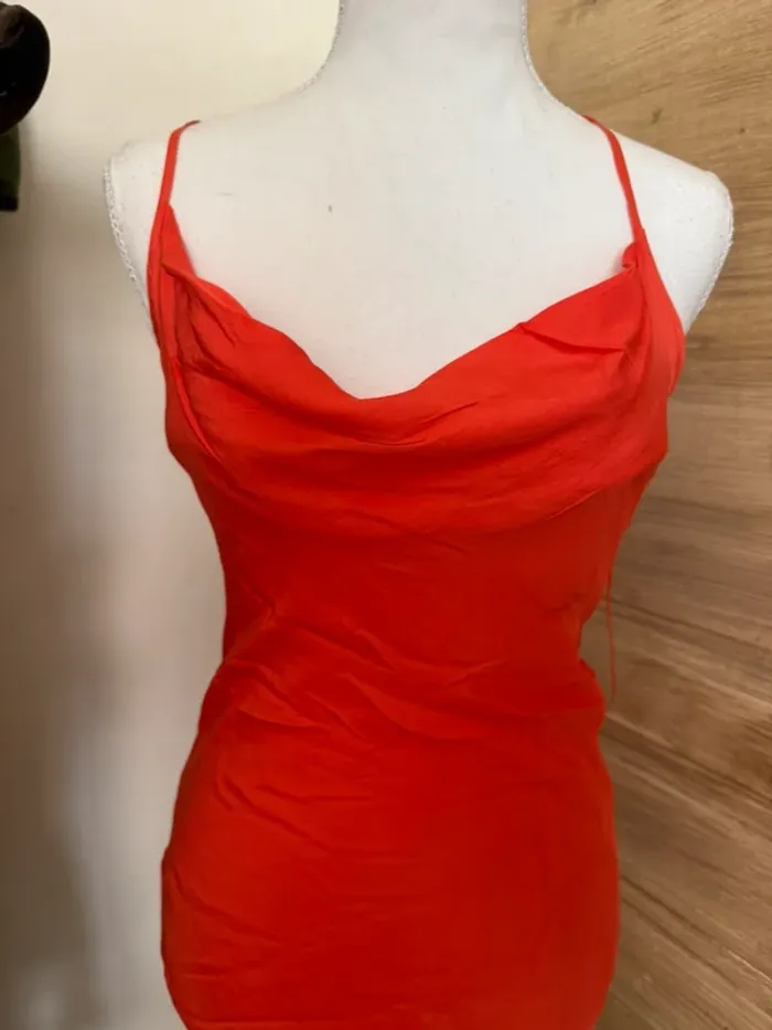 Robe satinée rouge – H&M – Taille XS - photo numéro 2