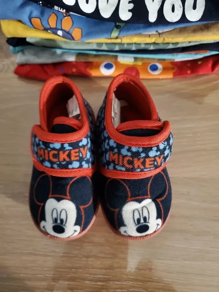Pantoufles Mickey mouse taille 19