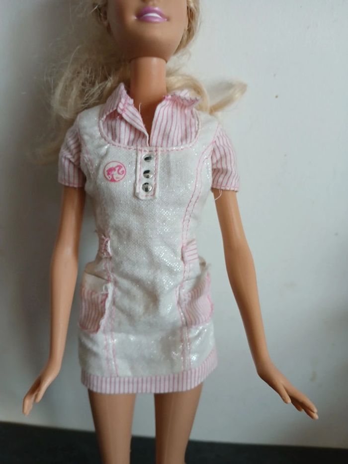 Barbie infirmière - photo numéro 2