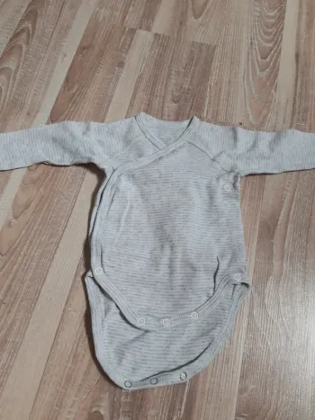 Body rayé gris et blanc 1 mois