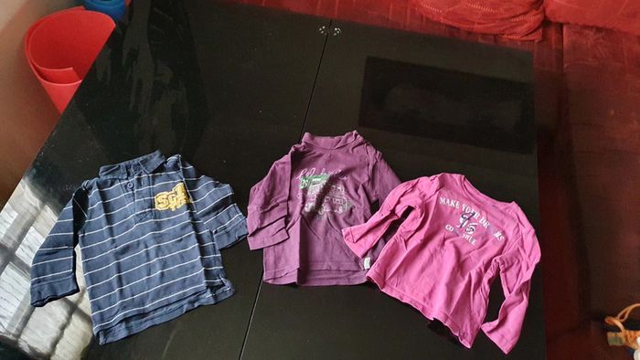 Lot de vêtements tee-shirt polo 2 ans - photo numéro 3