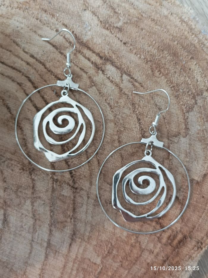 🌺 Boucles d'oreilles créoles argentées - photo numéro 3