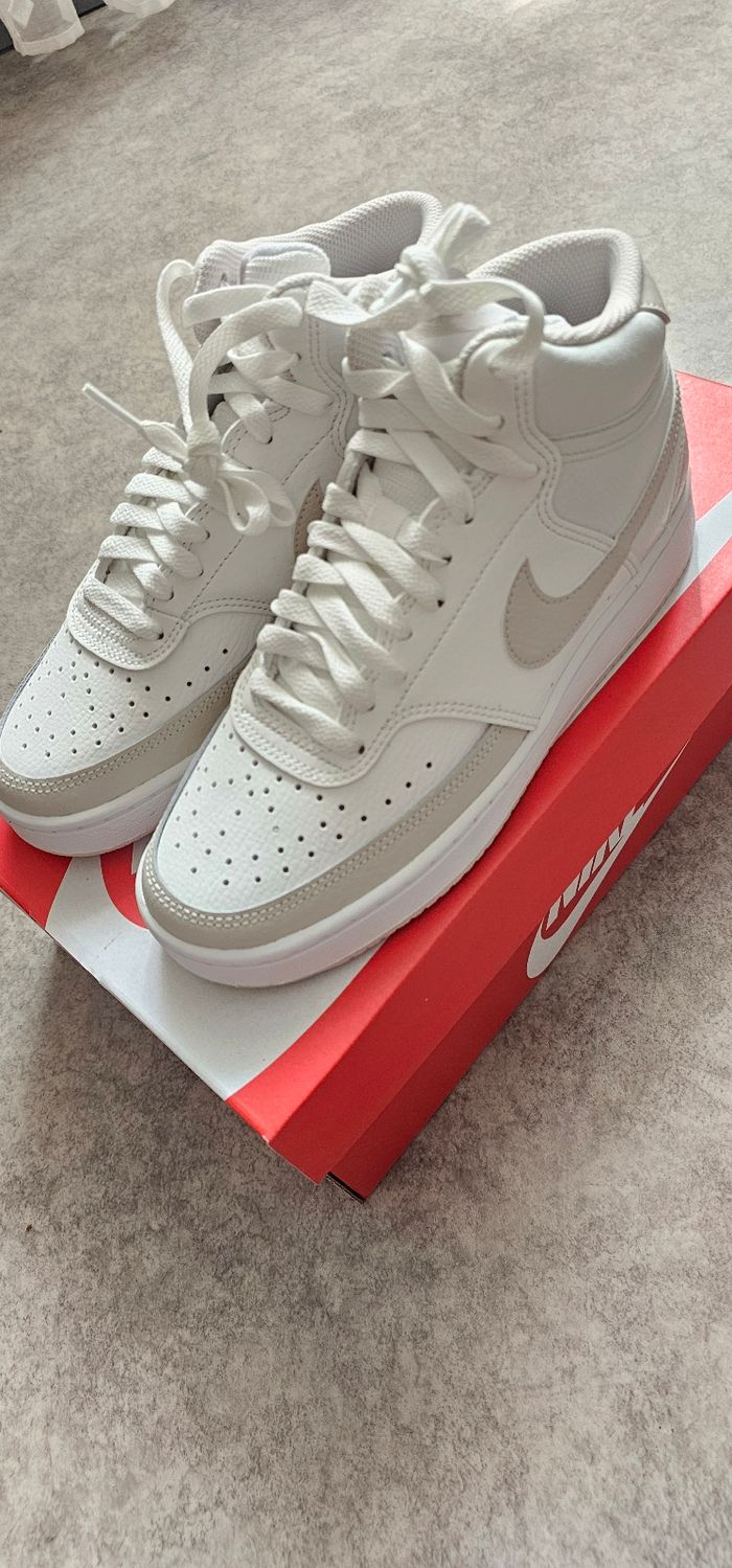 Superbe Basket montantes Nike Neuf - photo numéro 3